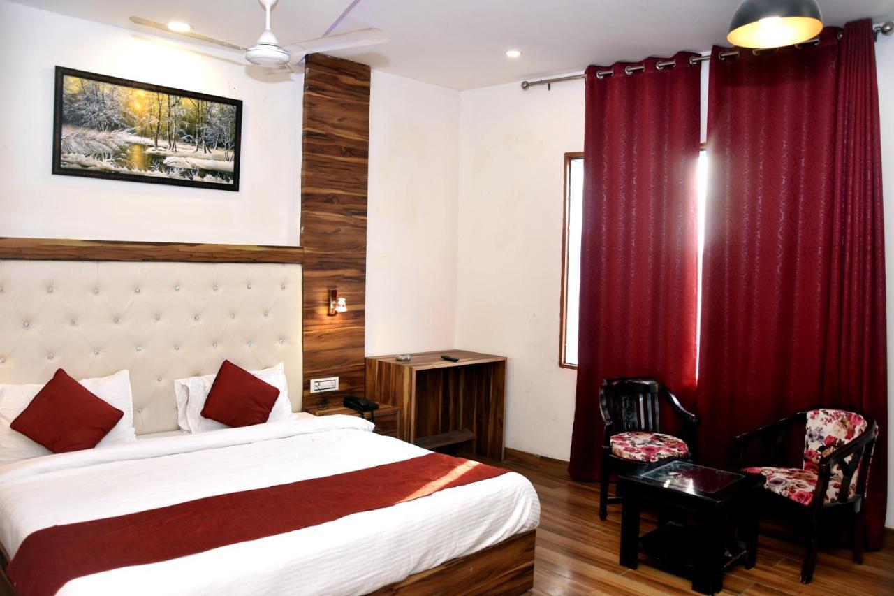 Hotel D Plaza Zirakpur Eksteriør billede