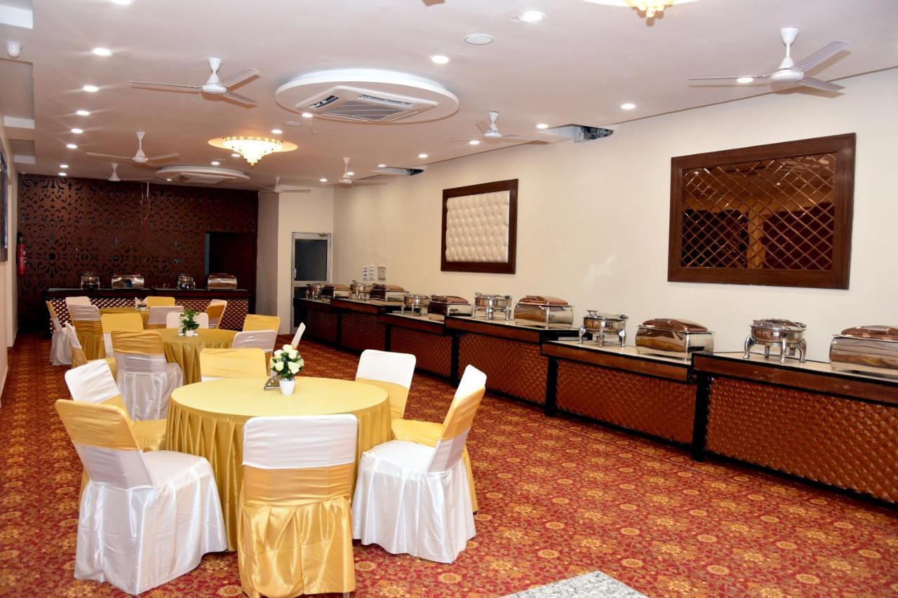 Hotel D Plaza Zirakpur Eksteriør billede