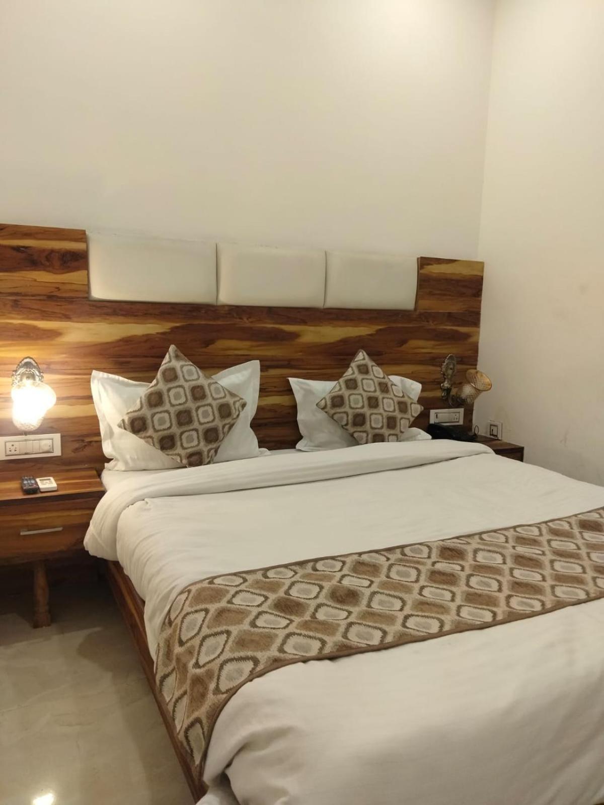 Hotel D Plaza Zirakpur Eksteriør billede