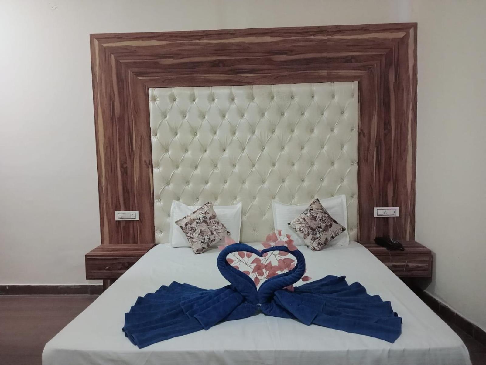 Hotel D Plaza Zirakpur Eksteriør billede