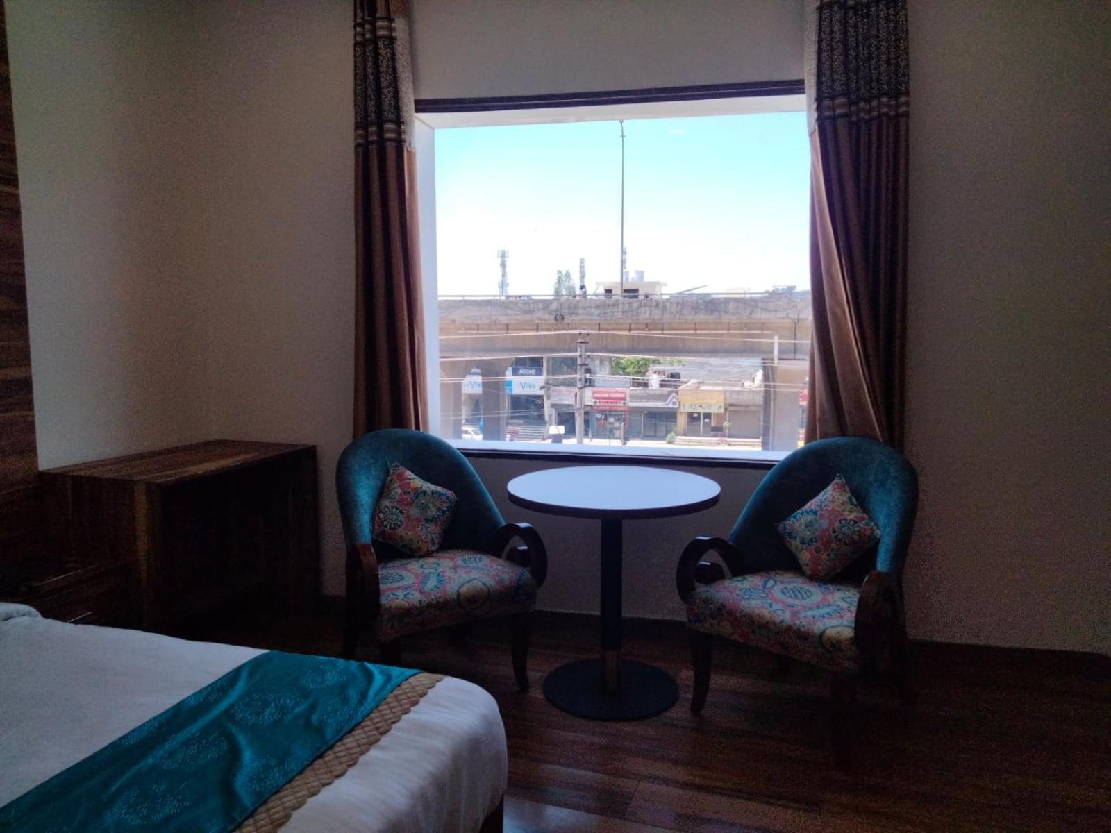 Hotel D Plaza Zirakpur Eksteriør billede