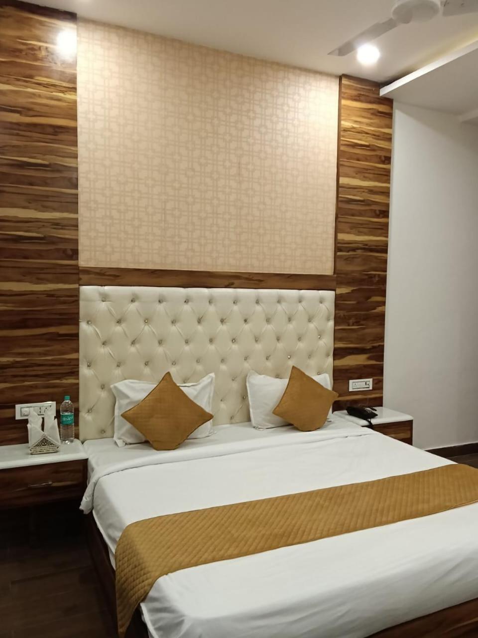 Hotel D Plaza Zirakpur Eksteriør billede