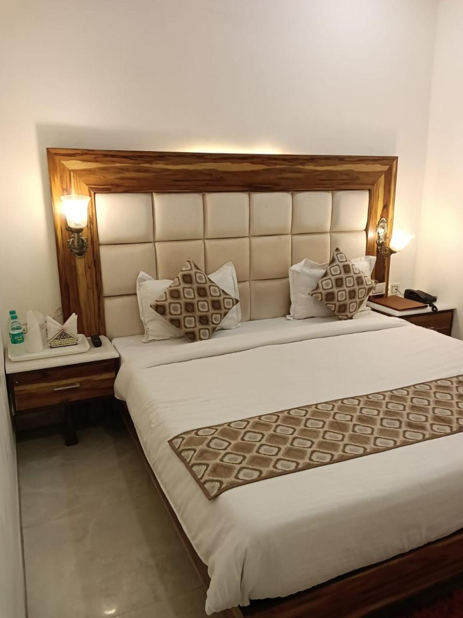 Hotel D Plaza Zirakpur Eksteriør billede